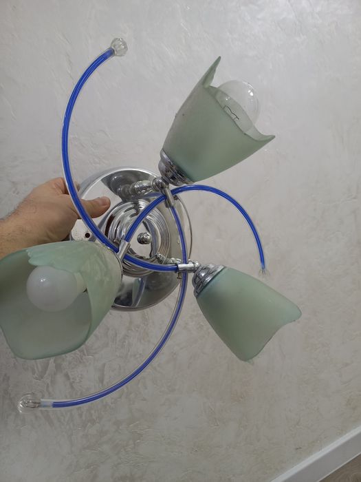 Продам срочно люстру
