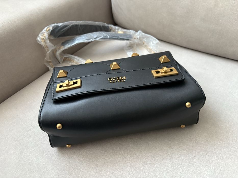 Лимитиран модел чанта Guess