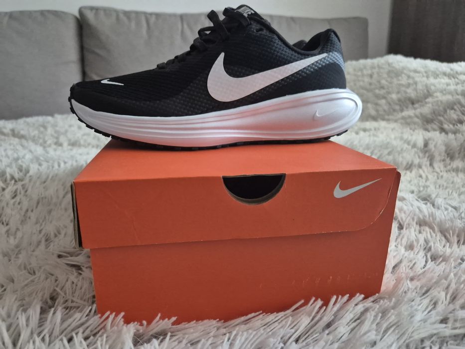 Nike Revolution 8, marimea 38.5, noi