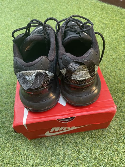 Adidasi negri Nike Air