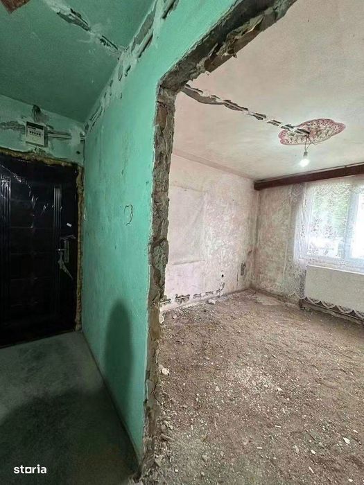 De vanzare apartament 3 camere si balcon, 70mp, zona buna, pret 55000e