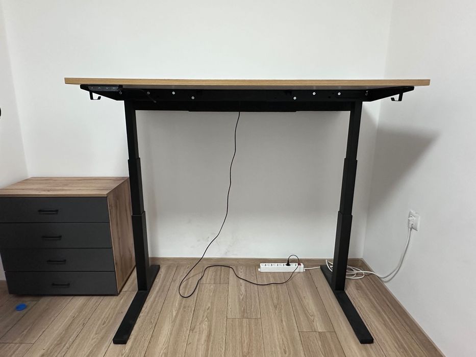 IKEA MITTZON - електрическо бюро с регулируема височина (sit/stand), 140x80 см, дъбов фурнир, черна метална рамка