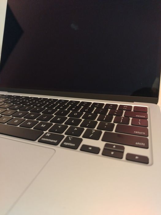 MacBook M3 air. 16/256 GB.