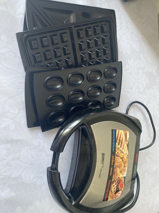 Продаи вафельницу 3 в 1 Scarlett