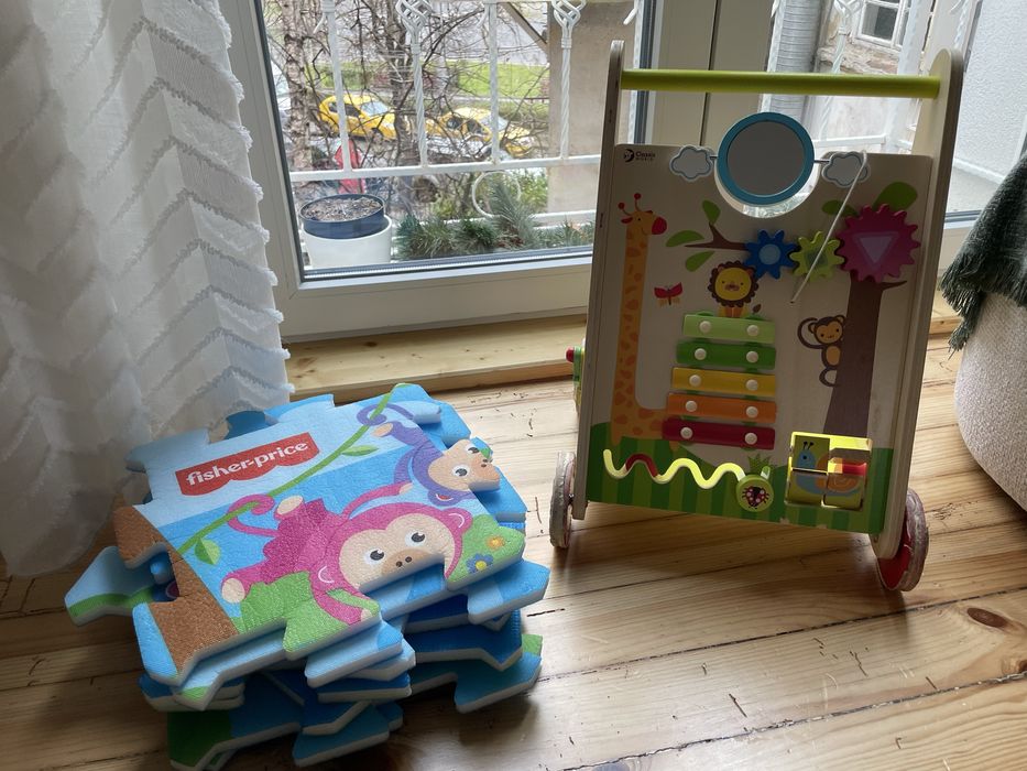 Дървена проходилка уокър на марката Classic World + подарък килимче