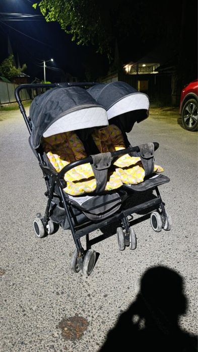 Продам коляску для двойняшек