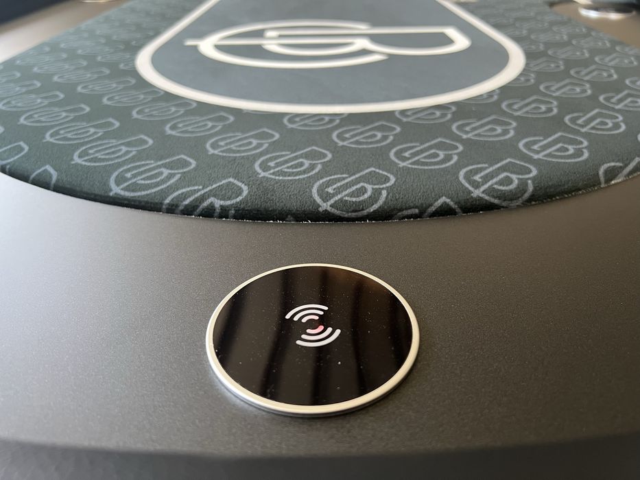 Cea mai smechera MASA de POKER cu incarcare wireless a telefoanelor mobile CustomTables.eu stoc urgent jetoane + scaune