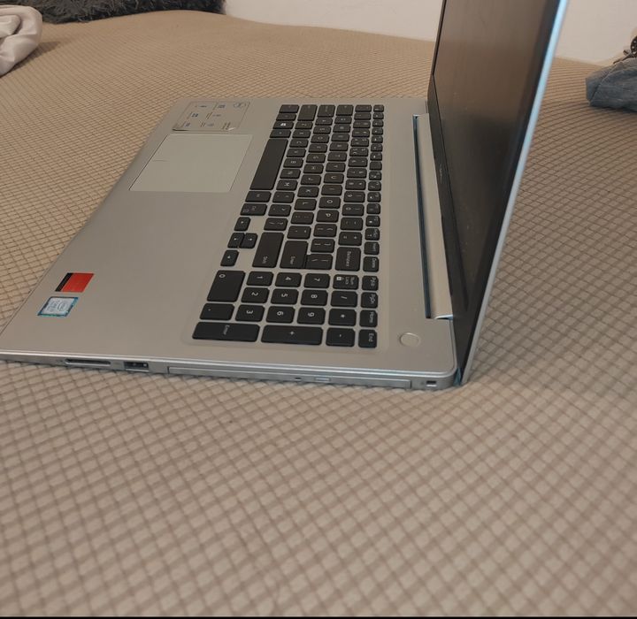 Laptop Dell Inspiron 5570 | i7 | 8GB Ram | 1.5 TB stocare