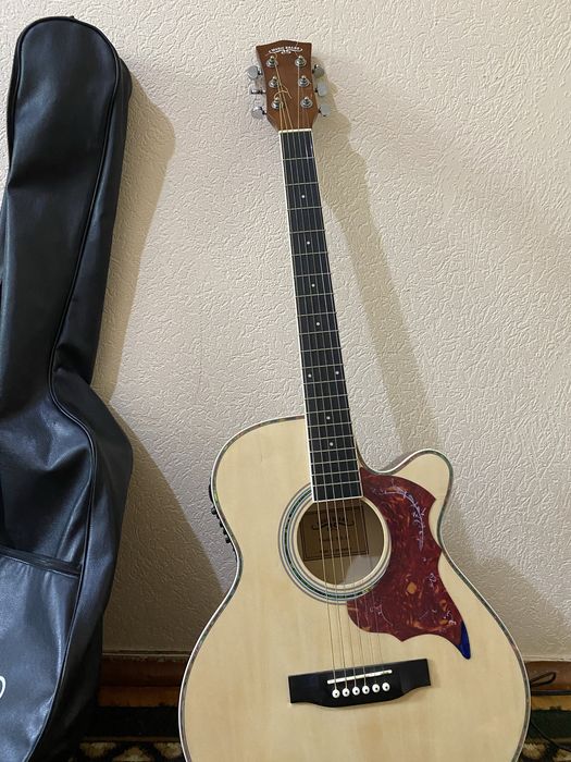 Gitara/ chexoli bilan/ holati yangi chexollari bilan 1 mln ga beriladi