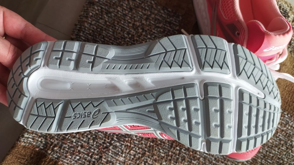 Нови маратонки "asics"