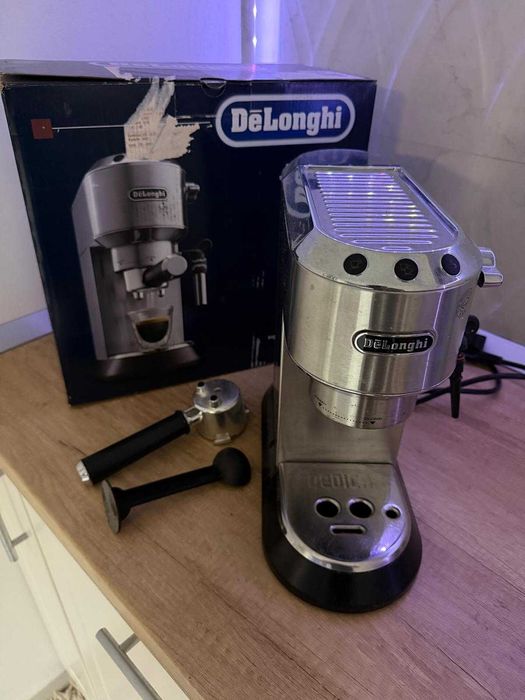 Espressor manual De’Longhi Dedica Style EC 685.M - Argintiu