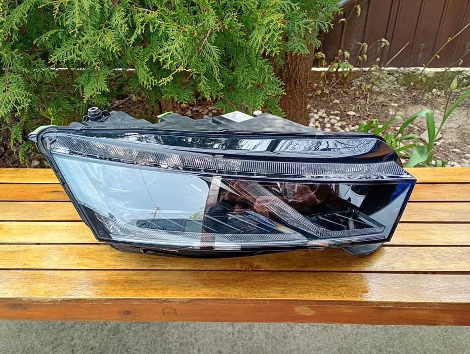 Far dreapta Skoda Octavia 4 crustal lighting full led cod 5E4941016A