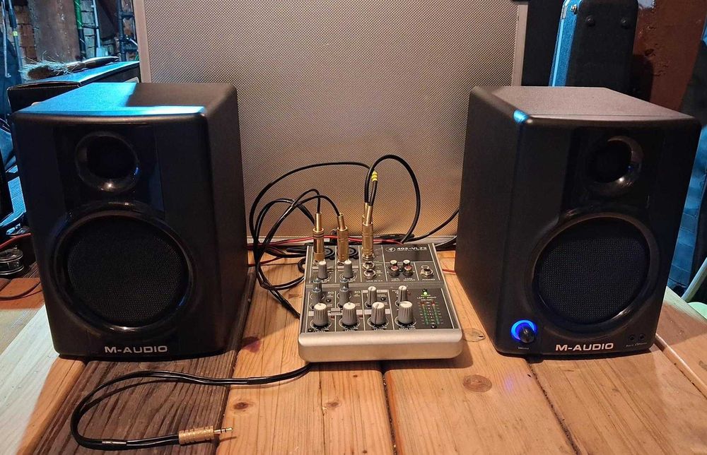 Boxe M AUDIO AW 40 si mixer MACKIE 402 VLZ 3
