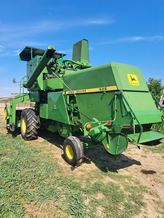 Vand combină john deere 925