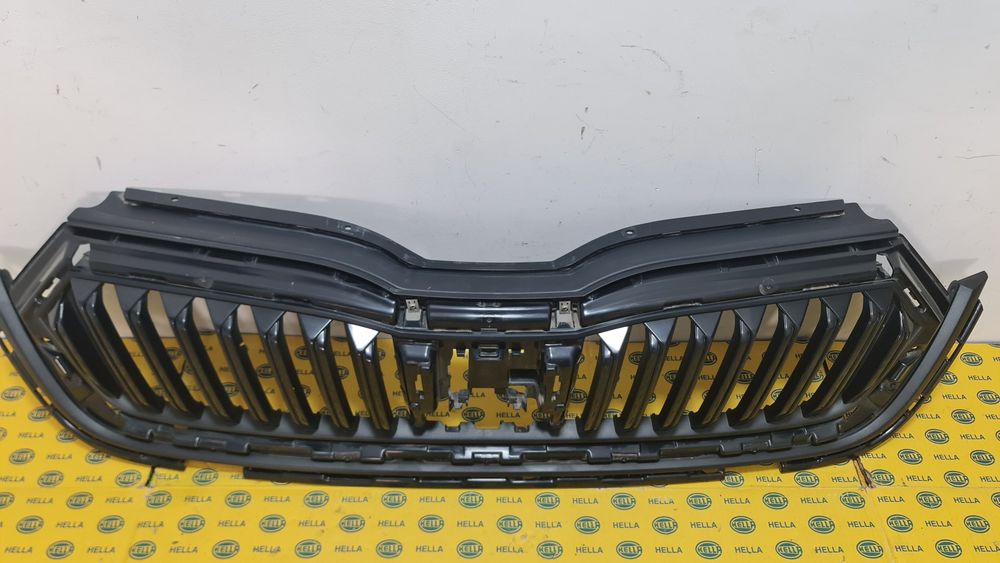 Grila masca radiator bara fata Skoda Octavia 4 5E