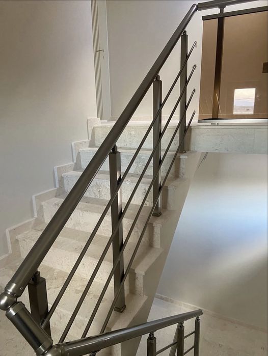 Алуминиеви и стъклени парапети