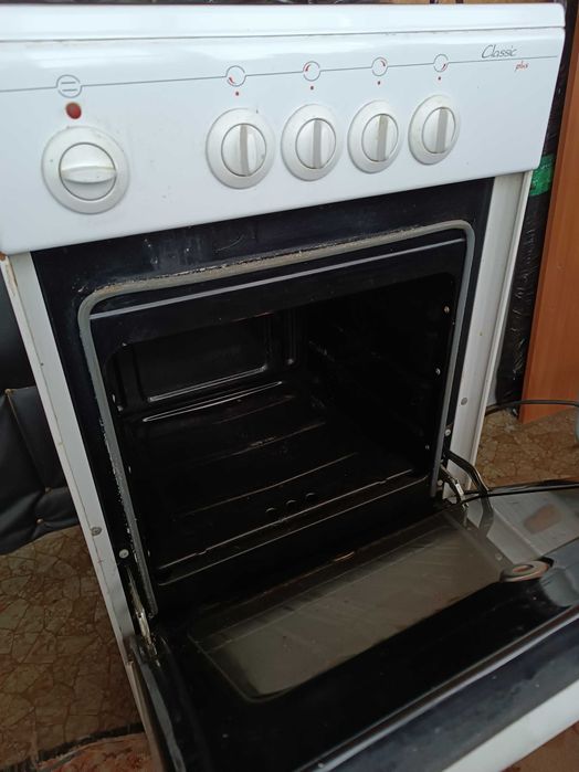 Продам газовую плиту De Luxe