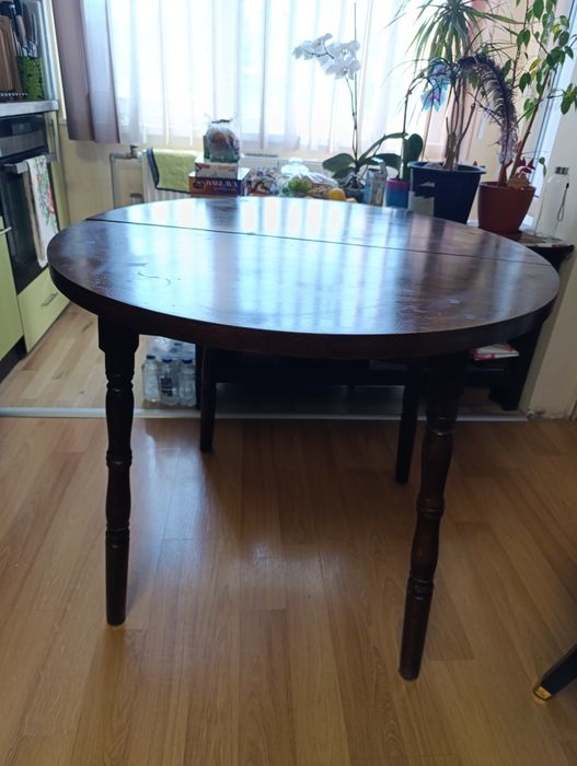 Трапезна маса с 4 бр. столове   !