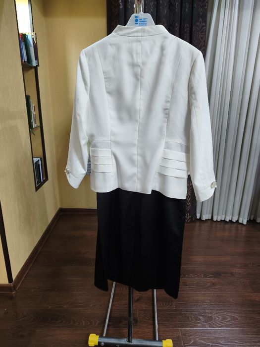 Элегантный костюм-двойка: Жакет и Платье