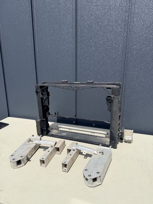 Trager / Masca radiatoare BMW Seria 7 f01 f02 suport armatura