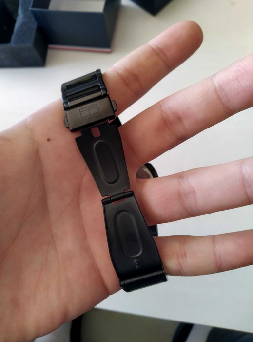 Часовник tommy hilfiger черен