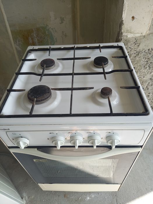 Продаётся плита газовая Индезит