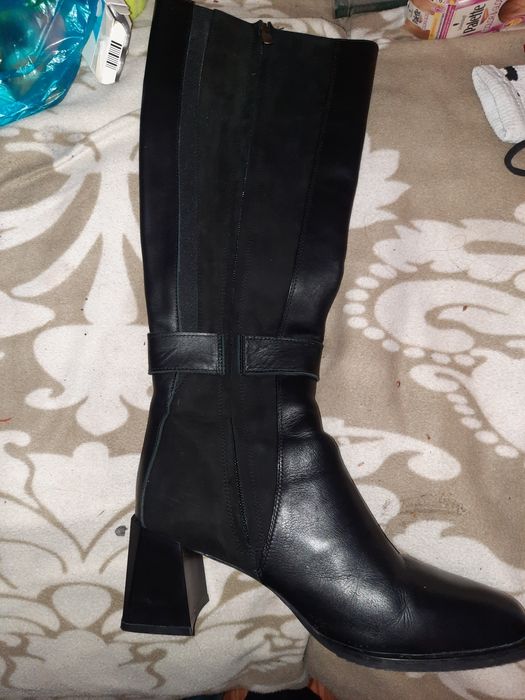 срочно продам женские сапоги