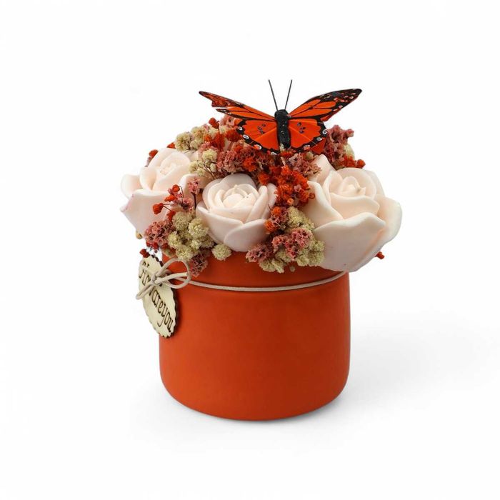 Букет соеви свещи с рози и пеперуда – Ароматен залез