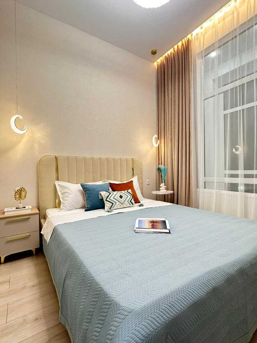 Новая двуспальная кровать с матрасом