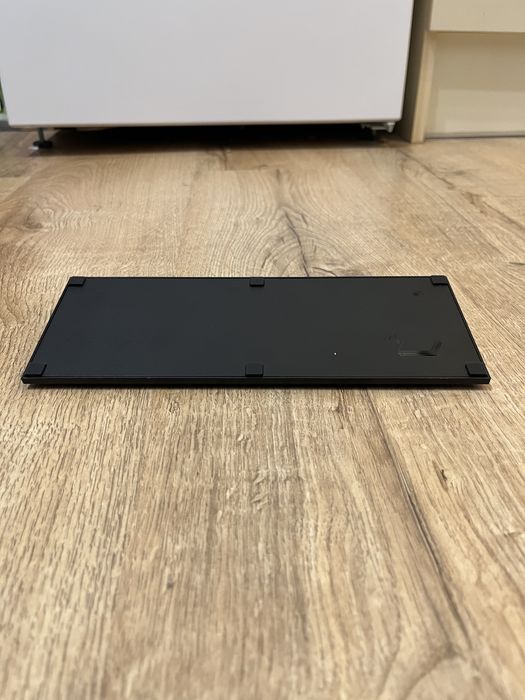 Xbox One S 1TB + Venom станция + Assassin's Creed Odyssey