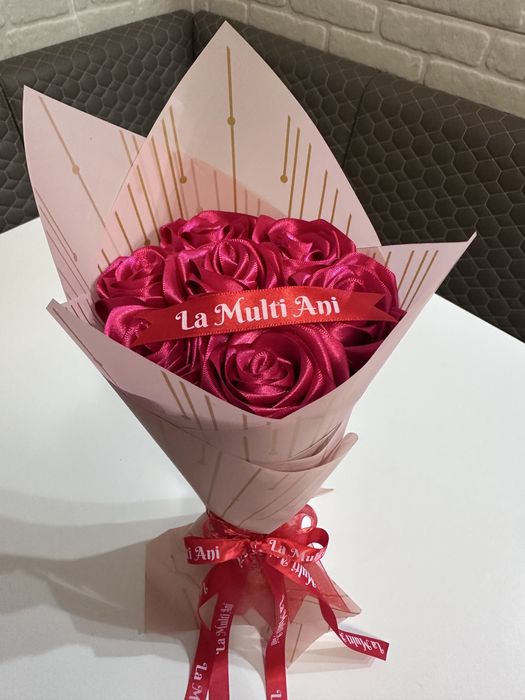 Buchet 7 trandafiri de satin