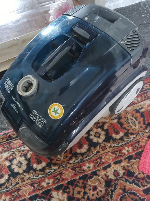 Полесом рабочий.