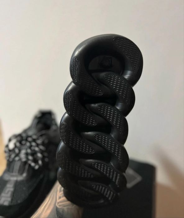 Versace chain resction