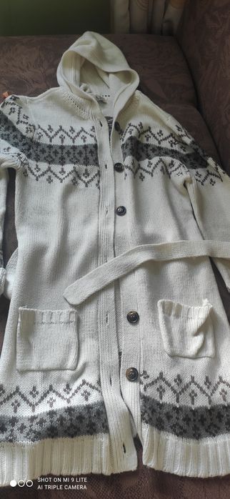 Продам шерстяную кофту(кардиган, с поясом,