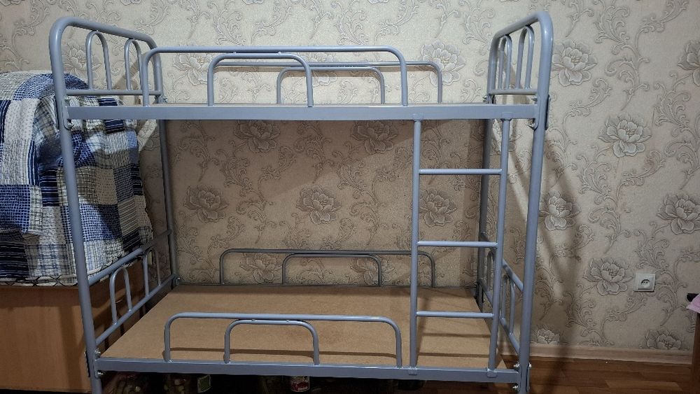 Кроват детскиий двух ярусный