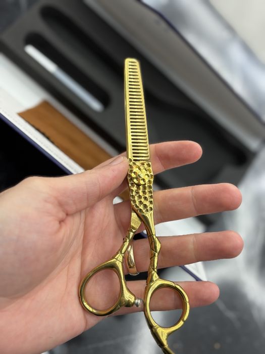 Foarfeca filat Japan Gold 6.0 +cadou pieptene Gold metal edition