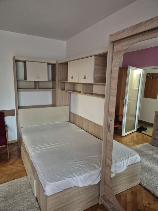 Închiriez ap.1 cameră zonă centrală