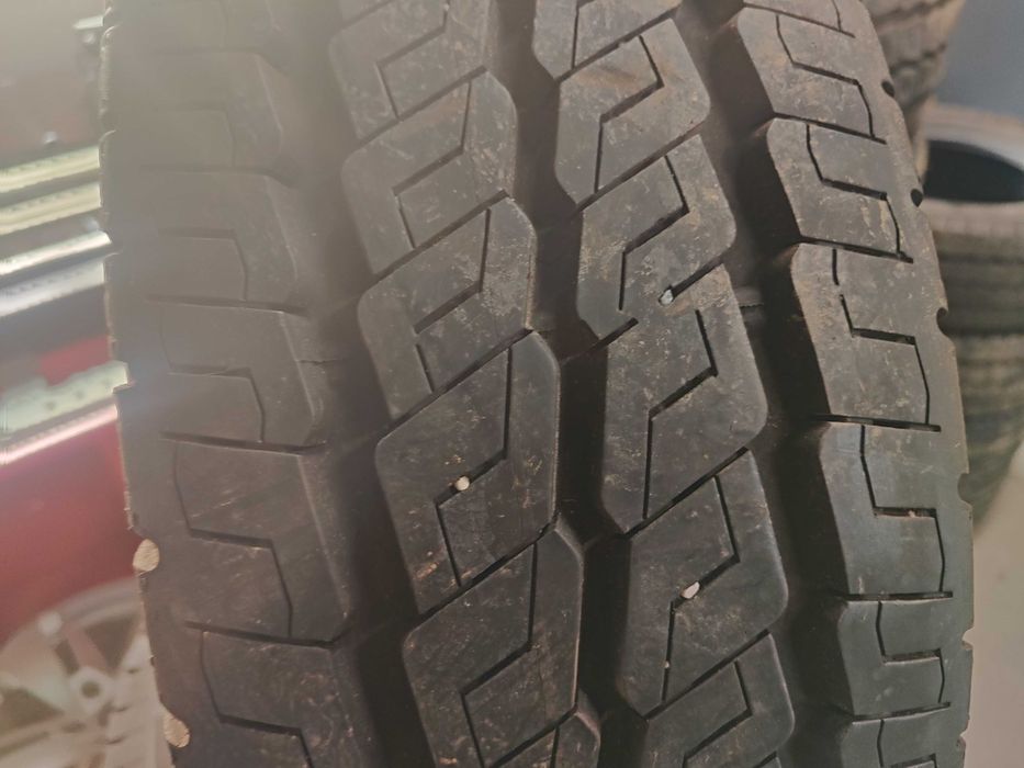 4бр.летни гуми 215/70/15C Continental