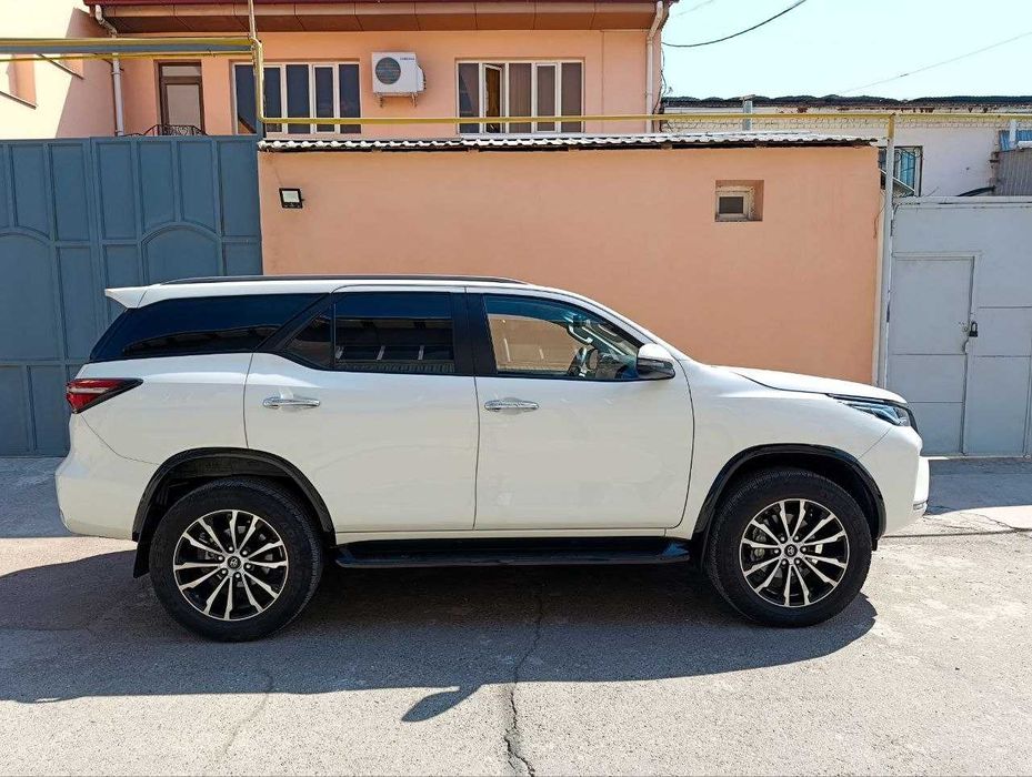 Toyota Fortuner Внедорожник