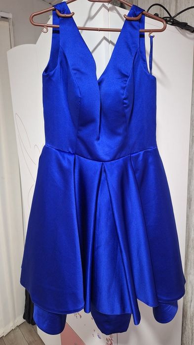 Официална рокля с гол гръб