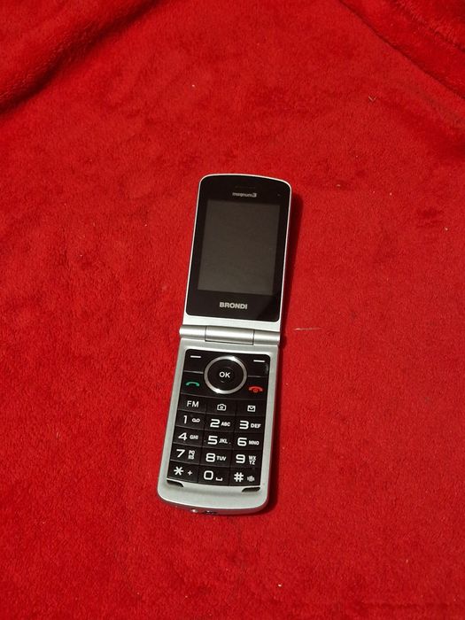Telefon cu clapeta perfect funcțional