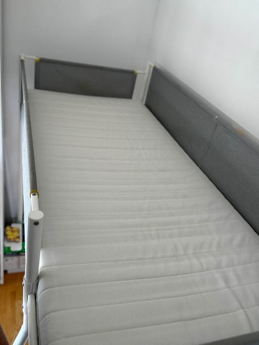 Pat supraetajat Ikea VITVAL 90x200, metal alb/gri, cu saltea