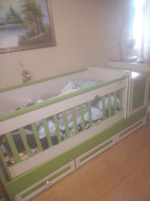 Детко креватче с повивалник