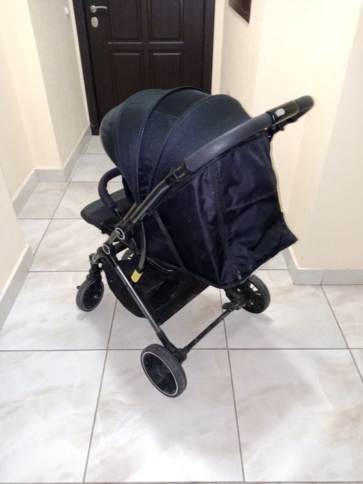 Продам коляску черный