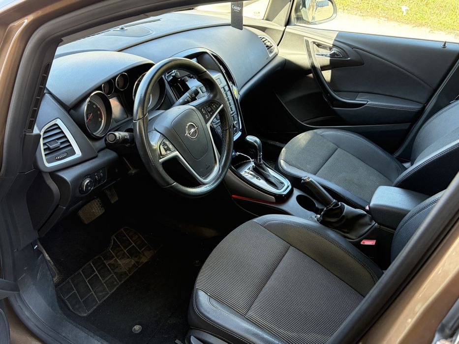 Opel Astra J 1.4T автомат 108000км