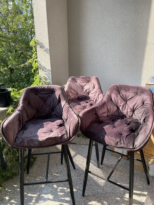 Scaun de bar tapițat, catifea – 120 lei/buc. (negociabil)