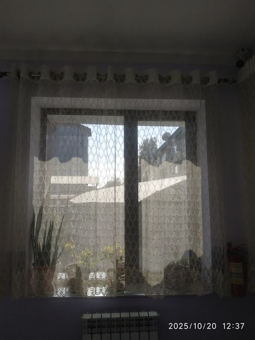 Продаю занавески с гардинами.