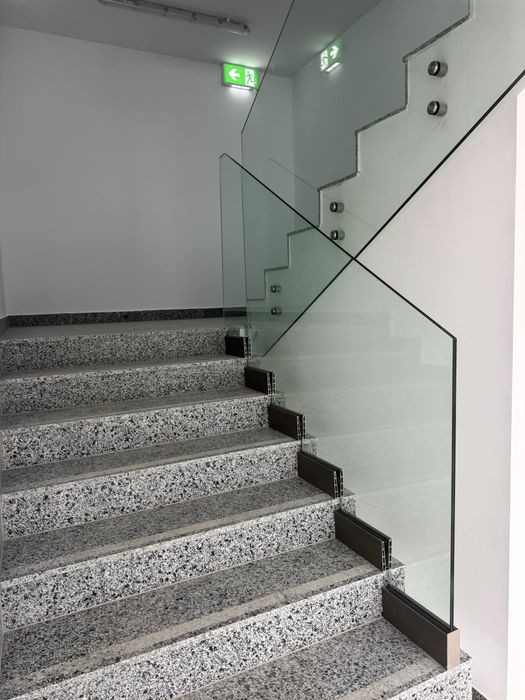 Balustrada din sticla securizata pentru balcoane si scari