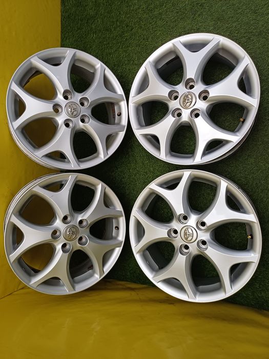 Диски R17 5x114.3 на Toyota.