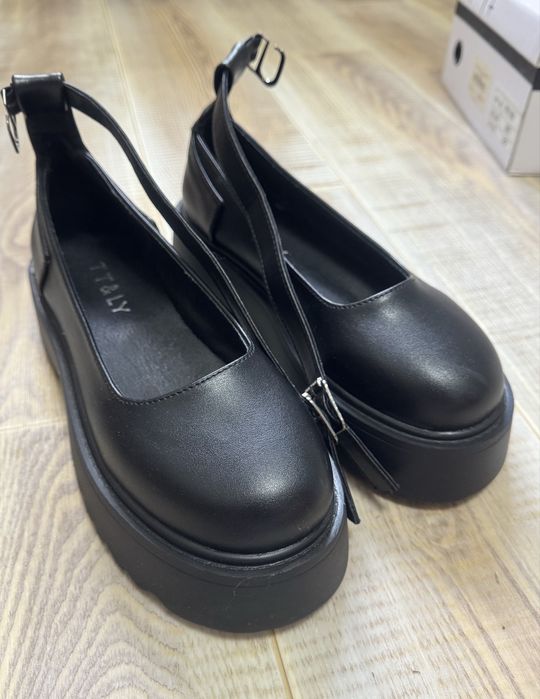Черные туфли на платформе